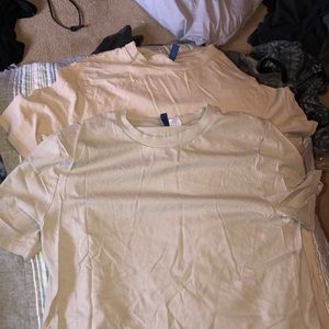 4 Men’s H&M Shirts. 2 mediums 2 larges